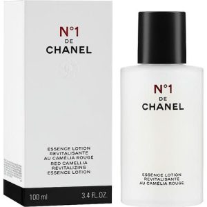 Восстанавливающий лосьон-эссенция для лица и зоны декольте Chanel N°1 De Chanel Red Camellia Revitalizing Essence Lotion