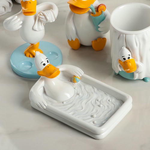 Набор аксессуаров для ванной комнаты «Утиные истории», 4 предмета (дозатор 200 мл, мыльница, стакан, подставка для щёток), цвет белый — изображение 2