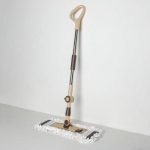 Швабра для мытья пола плоская Доляна, насадка из микрофибры 44x12 см, телескопическая стальная ручка 76-115 см, цвет бежевый