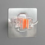 Держатель для уборочного инвентаря